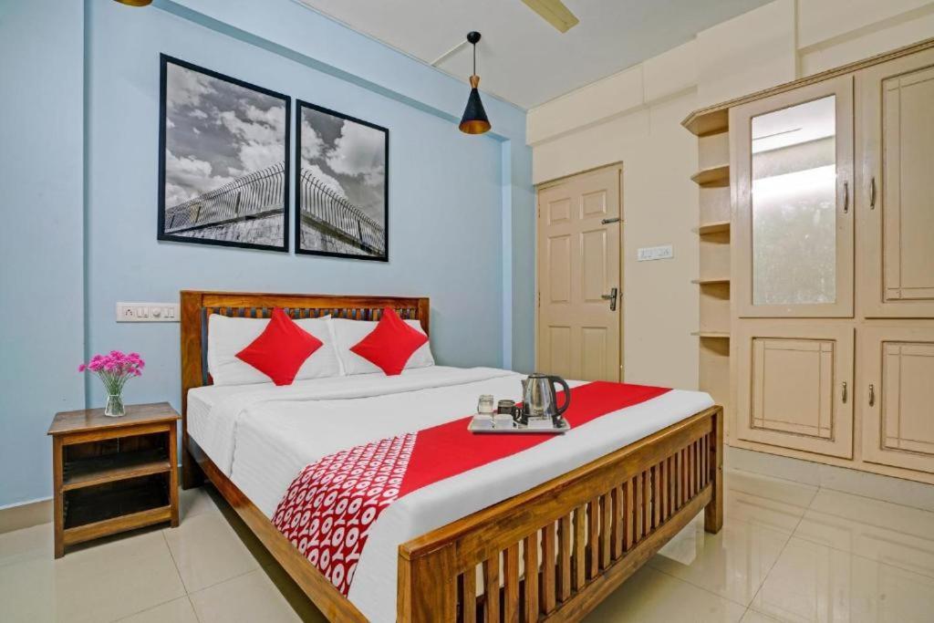 Ruby Hotel Apartments Kochi Esterno foto